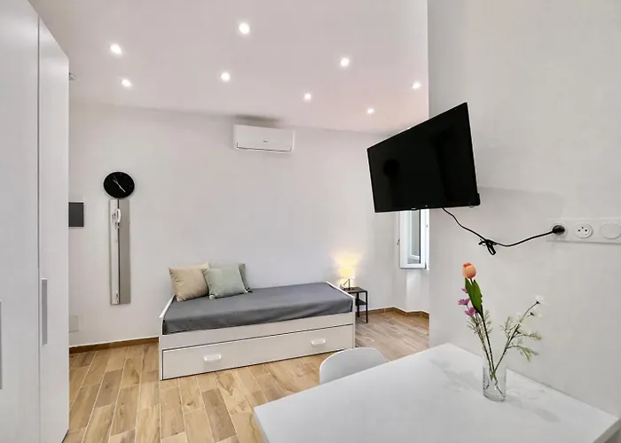 Cozy Studio In The Heart Of Menton'S Old Town
