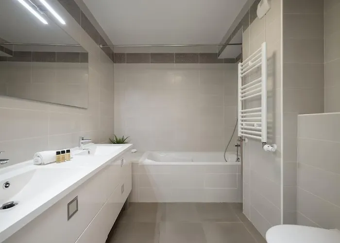 Villa Eden - Maison De Ville Au Coeur De Menton, Plage A 7 Minutes