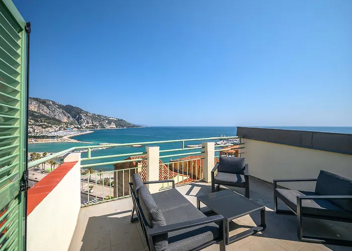 Villa Capodanna, Au Coeur De La Vieille Ville, Maison De Village Avec Magnifique Vue Sur La Mer